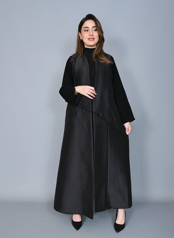 HAWRAA ABAYA Black abaya with an elegant design featuring delicate embellishment that adds a subtle touch of luxury - Image 2